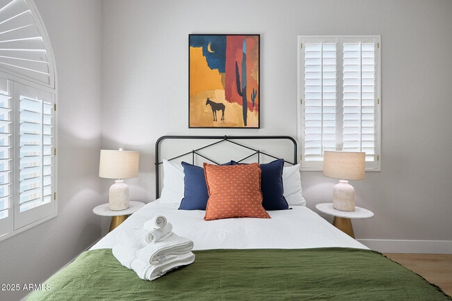 Building Photo - 3202 E Orange Dr