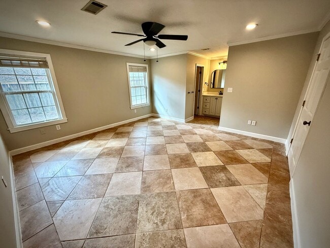 Building Photo - Great 3 BR home by the Reservoir