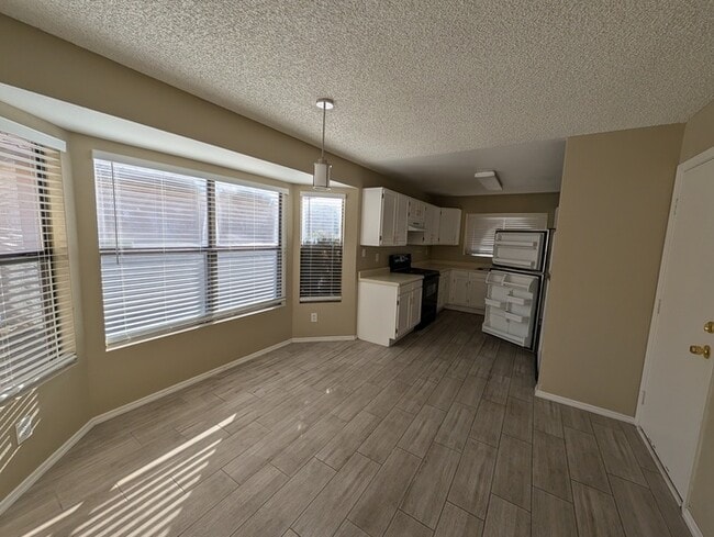 Building Photo - Remodeled Glendale Home With Garage