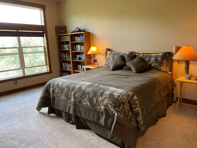 Building Photo - "Spacious 4-Bedroom Retreat with 3 Full Ba...