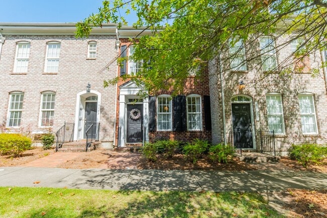 Building Photo - UPGRADES! Two Bedroom Townhouse in Charlotte