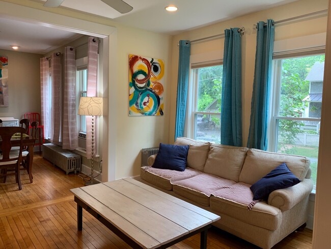 Building Photo - 299 Nelson Ave