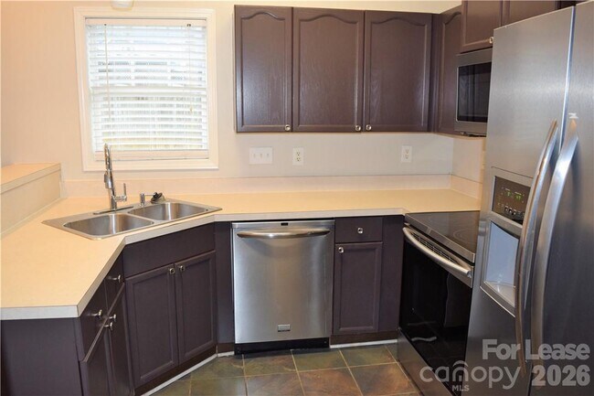 Building Photo - 21345 Aftonshire Dr