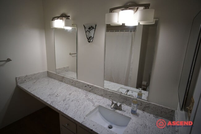 Building Photo - Gorgeous Home in Stockdale Park!