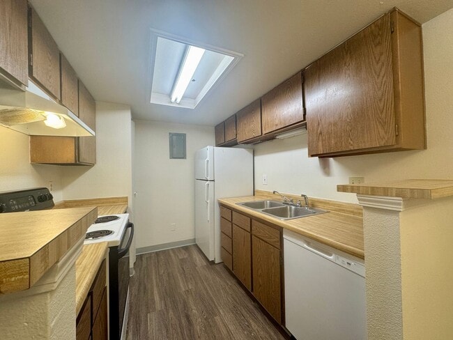 Building Photo - 2 Bed 2 Bath Condo in Denver Near Windsor Lake! Available NOW!