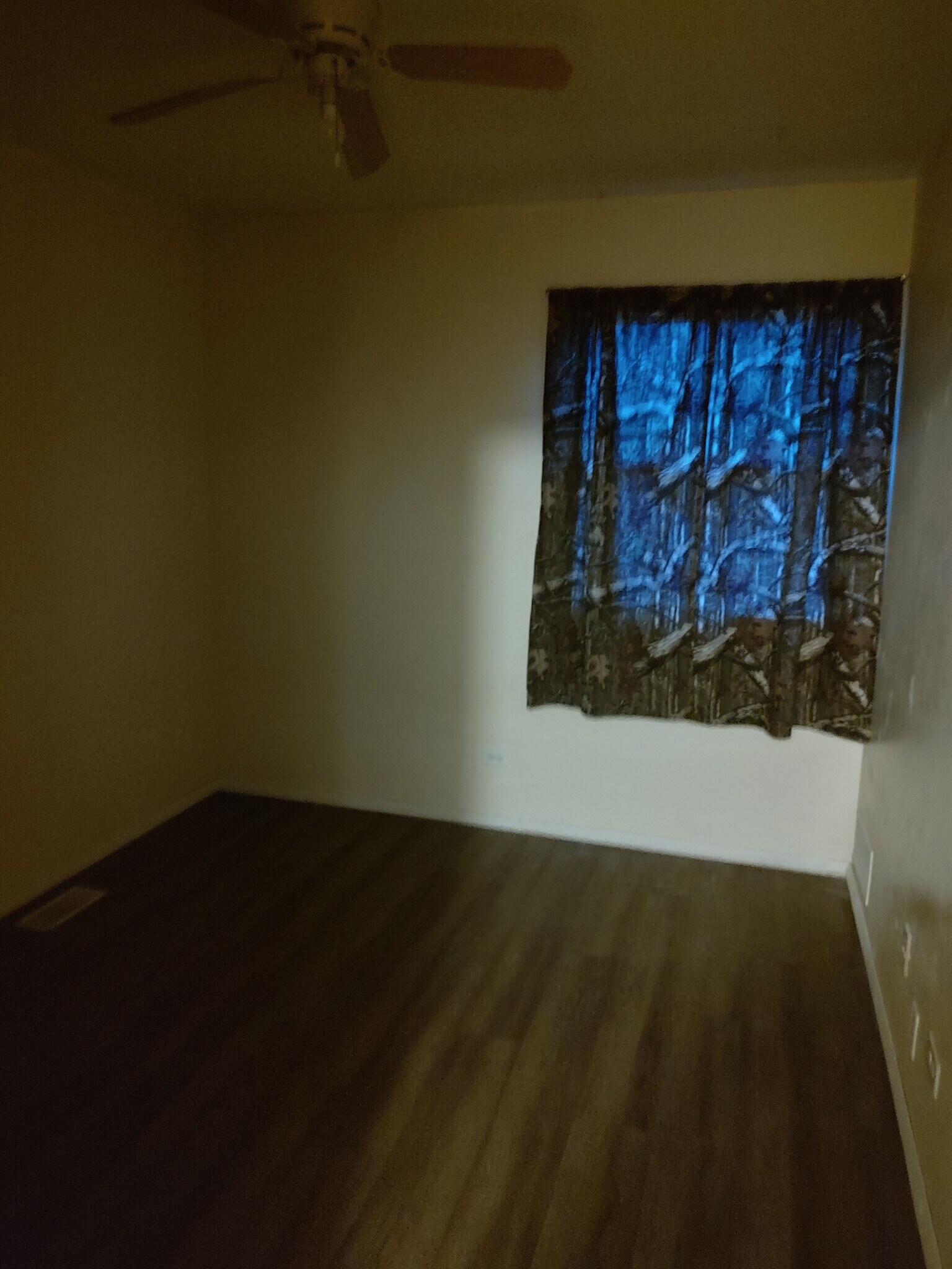 Building Photo - 1291 N Glen Cir