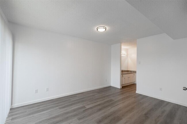 Building Photo - 12232 Bob White Dr