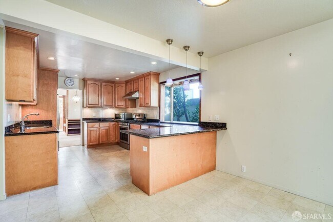 Building Photo - 172 Amber Dr