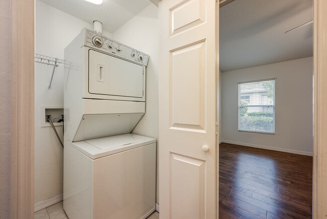 Building Photo - 39900 Bayview Dr