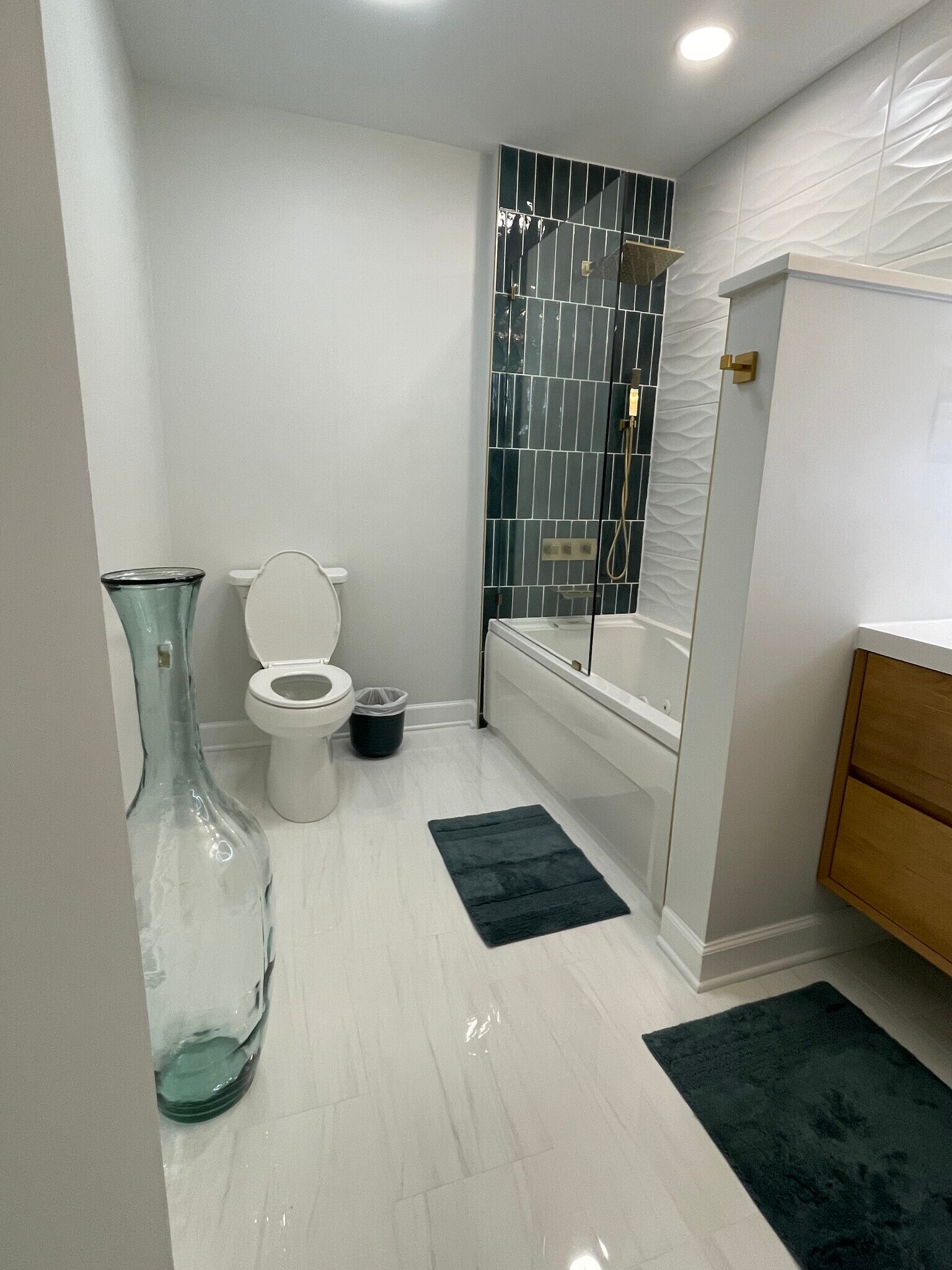 Building Photo - 936 W Madison St