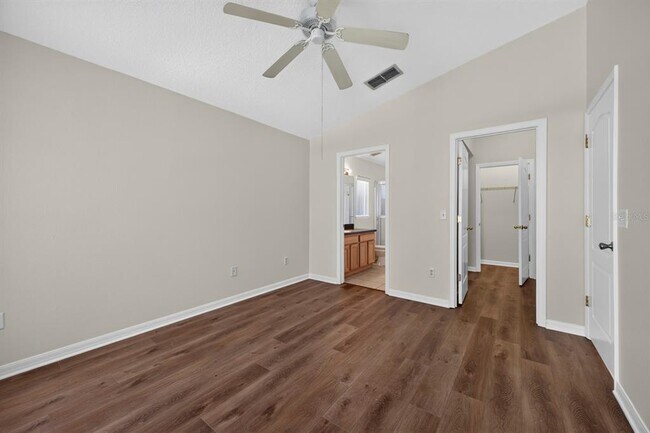 Building Photo - 839 Sandy Ridge Dr