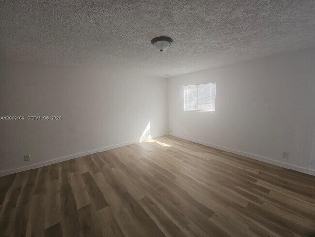 Building Photo - 253 San Remo Blvd