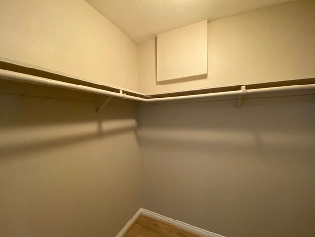 Building Photo - 2 Bedroom Condo in Arbor Hills Gated Community