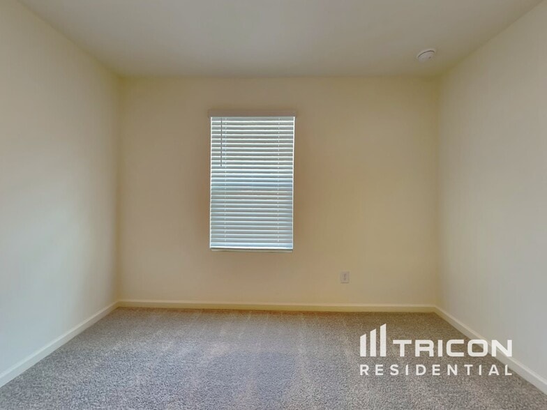 Building Photo - 152 Long Dr