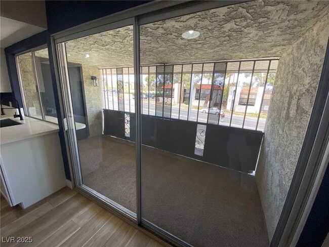 Building Photo - 1405 E Vegas Valley Dr