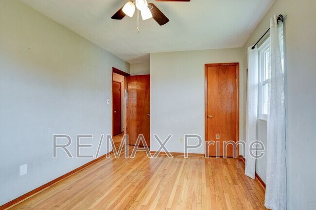 Building Photo - 609 Birch Dr