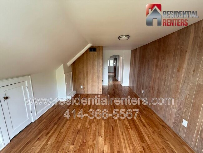 Building Photo - 3031 N 60th St