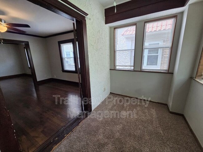 Building Photo - 1807 W 41st St