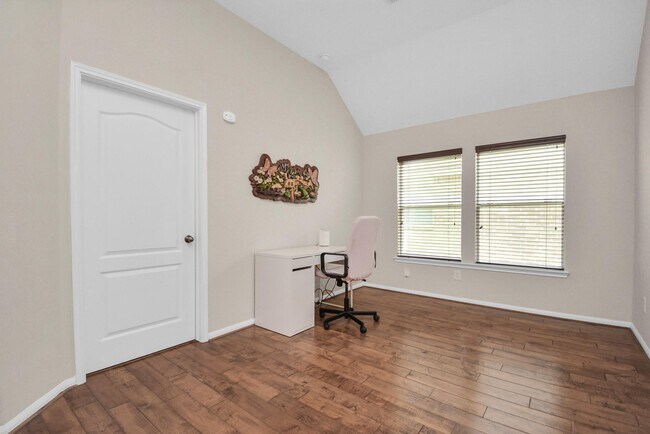 Building Photo - 3311 Raintree Village Dr