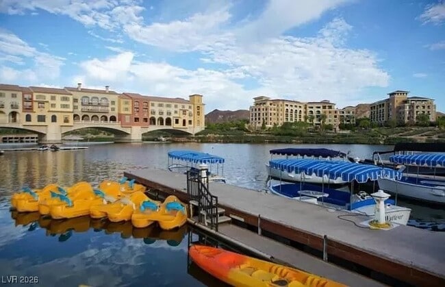 Building Photo - 92 Lake Oasis St