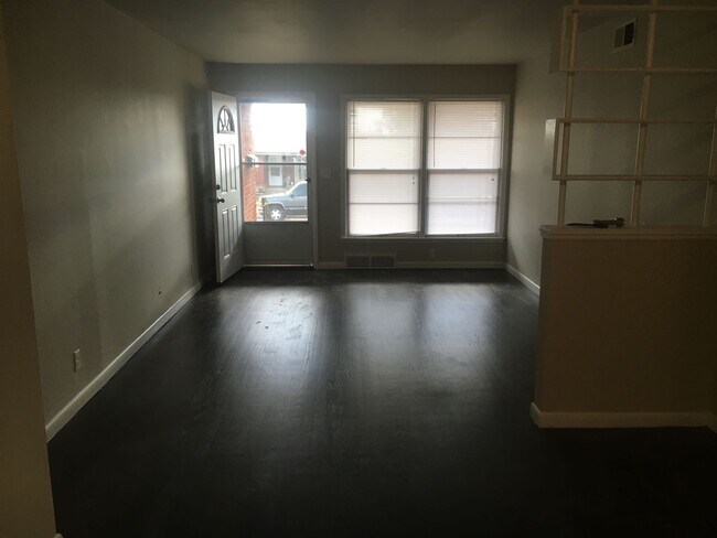 Building Photo - 1425 N Harvard Ave