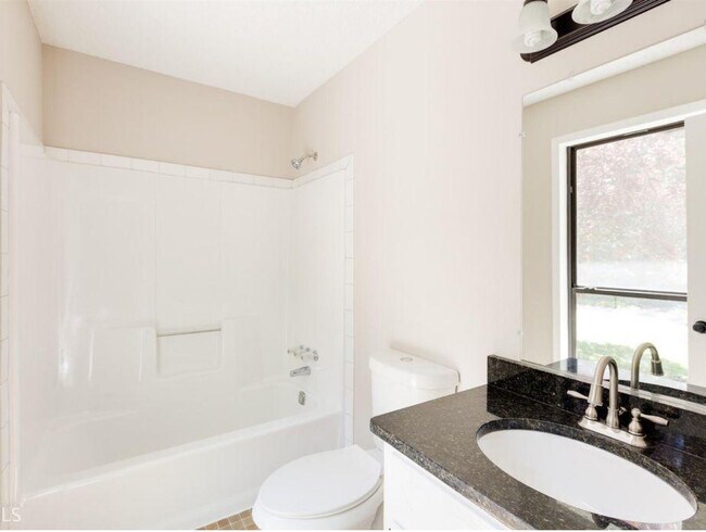 Building Photo - 650 Gregory Manor Dr SW