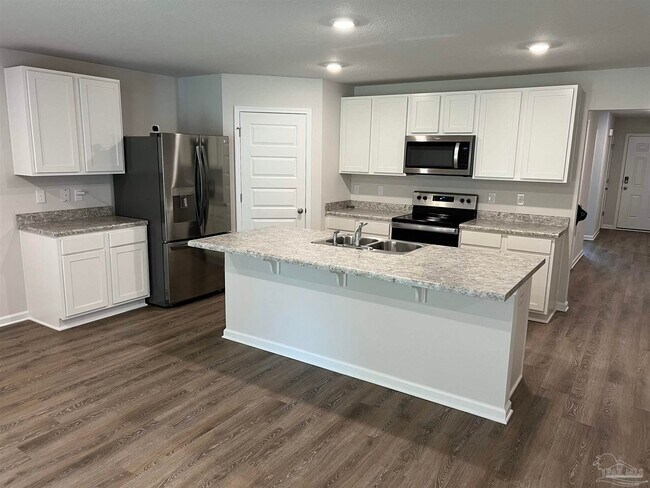 Building Photo - 5273 Peach Dr
