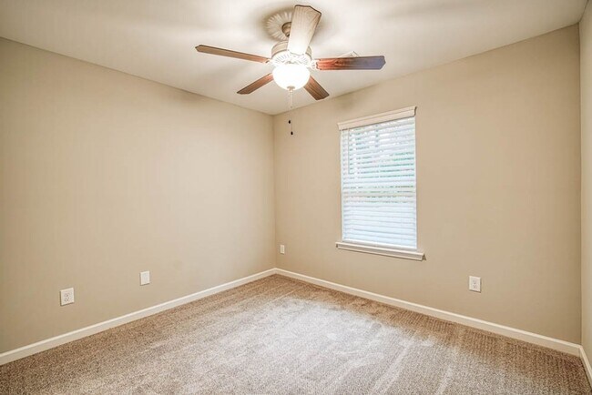 Building Photo - Craftsman Style Home in Greer