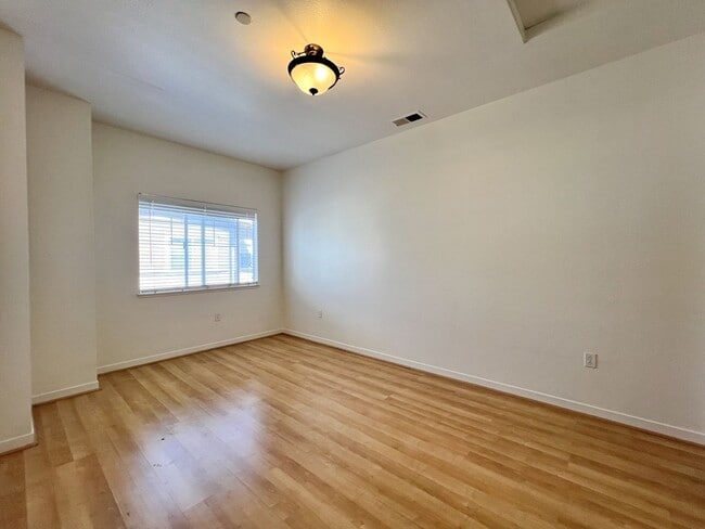 Building Photo - Napa Condo with Double Garage & Private Patios