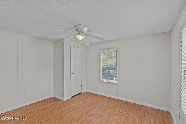Building Photo - 119 Starwood Cir