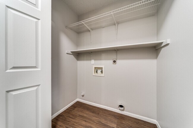 Building Photo - 3-BEDROOM IN HUNTERS CHASE, NORTHSIDE ISD