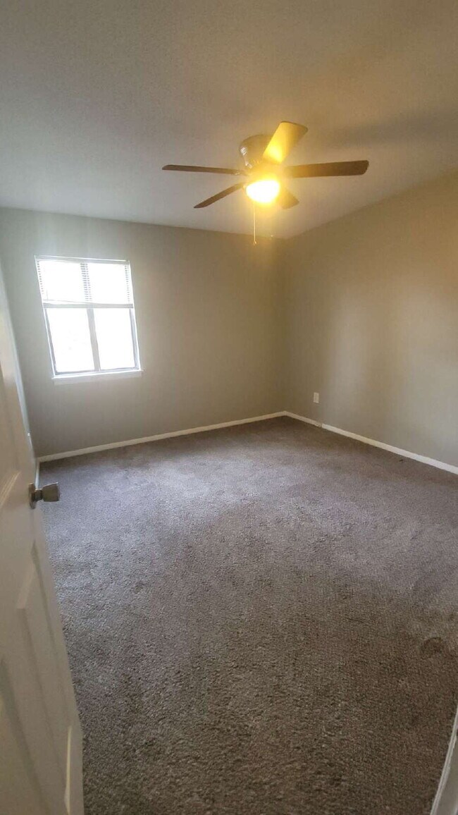 Building Photo - 906 Candlewood Dr NW