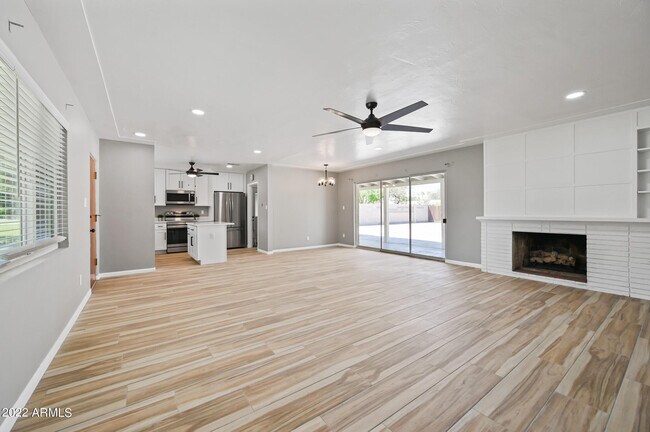 Building Photo - 1226 W Rancho Dr