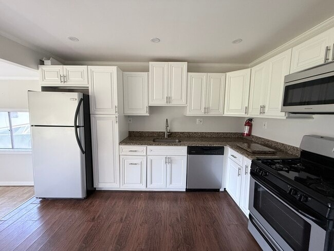 Building Photo - 26 Orchard Ave