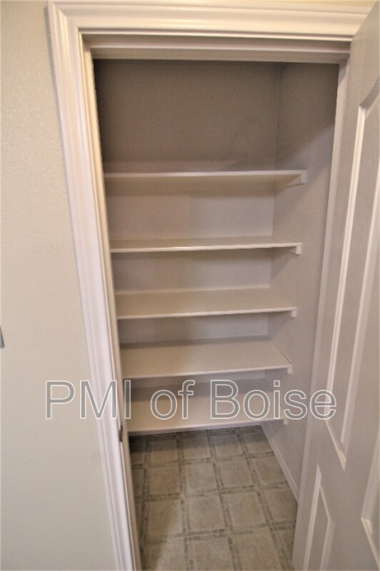 Building Photo - 1031 E Iowa Ave