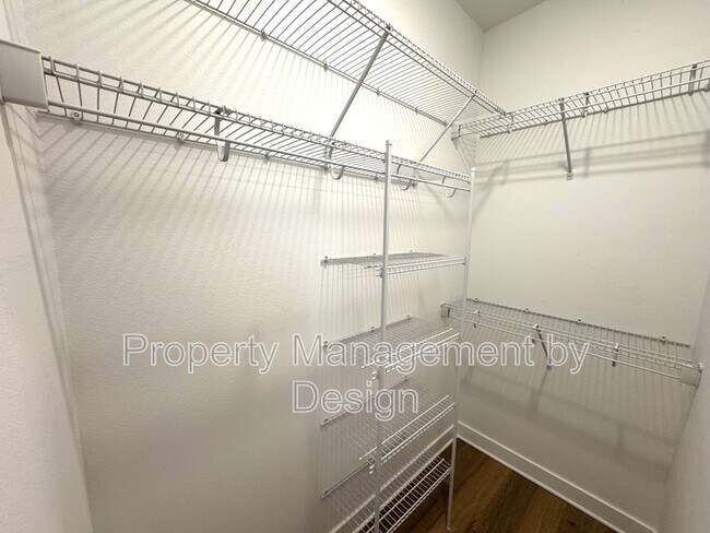 Building Photo - 1371 Keosauqua Way