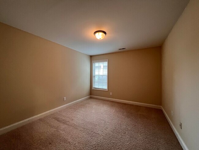 Building Photo - 1014 Sugarbush Trail