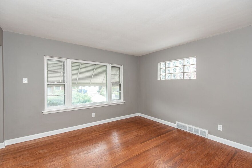 Building Photo - 6605 Kahns Ave