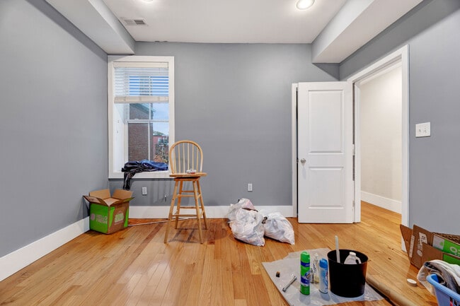 Building Photo - 1346 Kenyon St NW