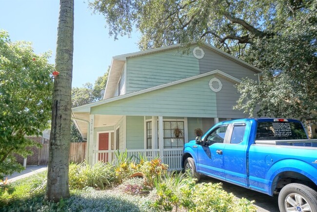 Building Photo - 2-Bed, 1.5-Bath, South Tampa Condo