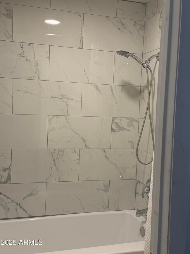 Building Photo - 7350 N Vía Paseo Del Sur