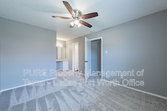 Building Photo - 731 Bluebonnet Dr