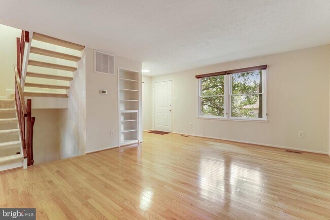 Building Photo - 141 W Annandale Rd