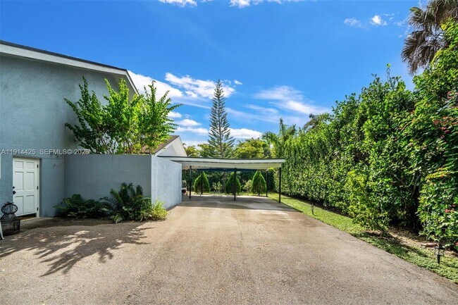 Building Photo - 10645 SW 89th Ct