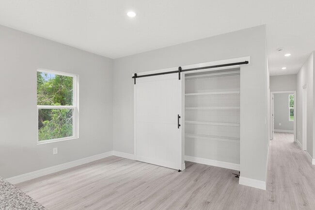 Building Photo - 573 Joy Haven Dr