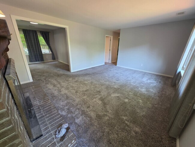 Building Photo - Welcome to life in sought-after Chesapeake Isles!