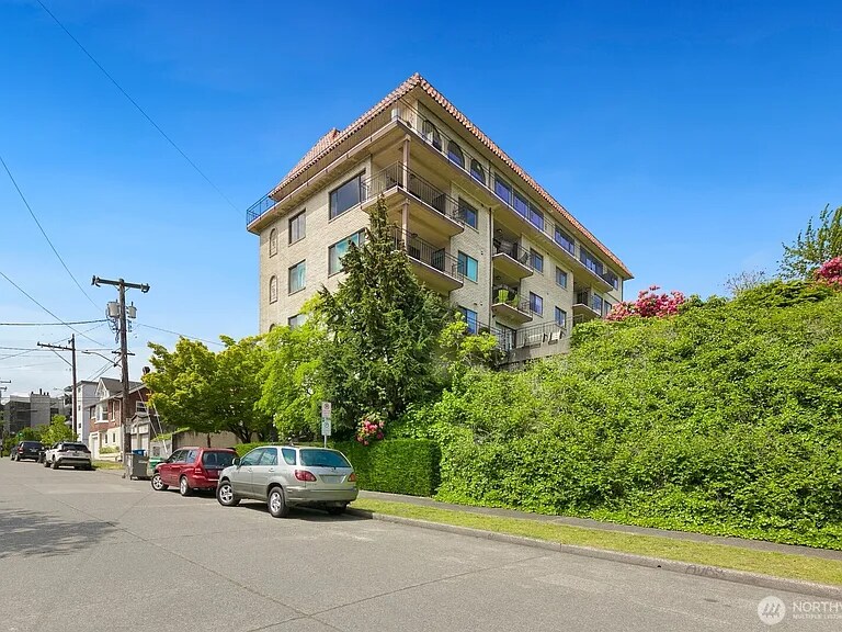 Building Photo - 610 Aloha St