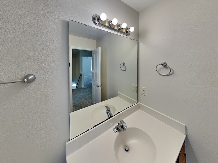 Building Photo - 2727 Oasis Ln