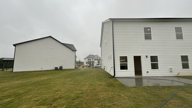 Building Photo - 415 Pointe N Dr