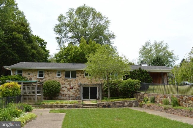 Building Photo - 373 Cheyney Rd